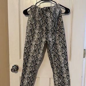 KENDALL AND KYLIE SUPER STRECH PANTS